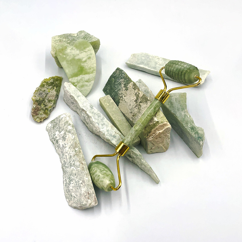 100% প্রাকৃতিক Xiuyan পাথর Jade রোলার Gua Sha মুখ উত্তোলন এবং ত্বক টান জন্য সেট